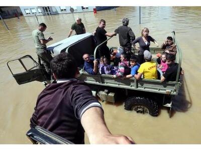 Σερβία: Οι Έλληνες συγκεντρώνουν ανθρωπι...