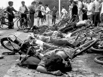 Οι οικογένειες των θυμάτων της Τιενανμέν...