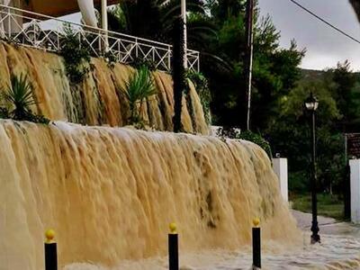 Πλημμύρισε η Κεφαλονιά από την ισχυρή νε...