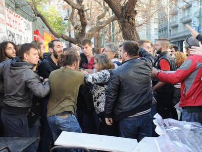 Ένταση αναμένοντας τον Αλέξη Tσίπρα στο ...