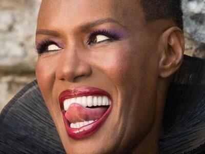 "Φωτιές" ανάβει η  αυτοβιογραφ...