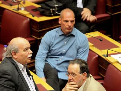 "Αυγή" κατά Βαρουφάκη: Από γκο...