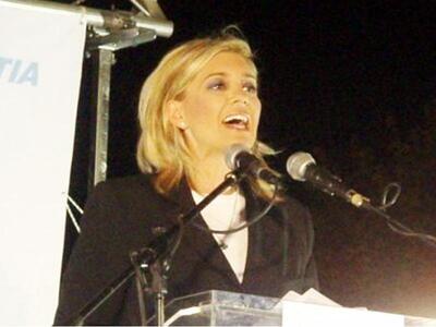 Η Νατάσα Ράγιου τολμά: Μεγάλη συγκέντρωσ...