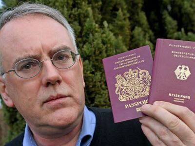 Nέα διαβατήρια που δεν γράφουν πλέον Ευρ...