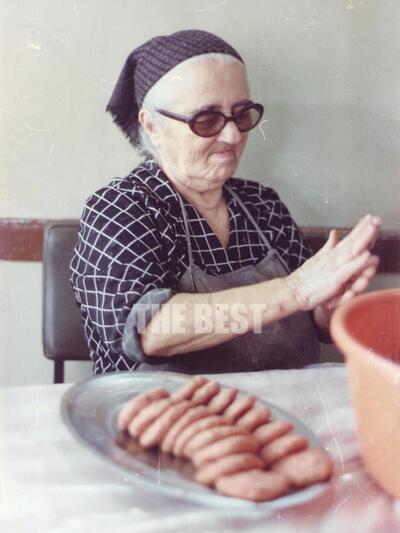 Η γιαγιά Χριστίνα φωτογραφημένη στα 90 τ...