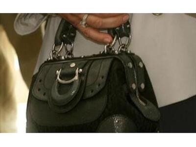 Η ηλικιωμένη ήταν εύκολο θύμα για τον τσαντάκια