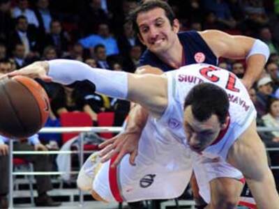 Έφυγε νικητής από την Πόλη ο Ολυμπιακός