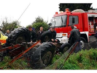 Σοκ! Πατέρας καταπλάκωσε με το τρακτέρ τ...