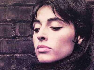 Λογοτεχνικό αφιέρωμα στην Φλέρυ Νταντωνά...