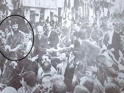 είναι το παλικάρι πάνω στο άλογο έξω από...