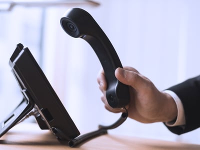 5 λόγοι για να «κόψετε» τη συμβατική τηλεφωνία