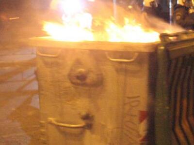 Πάτρα: Φωτιά σε κάδο απορριμμάτων στη Μεσολογγίου