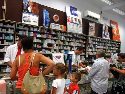 Ανοίγουν τα φαρμακεία μετά τη συνάντηση ...