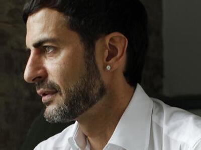 Το φιλί του σχεδιαστή Marc Jacobs σε παρ...