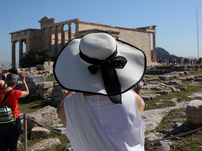 Κοινωνικός τουρισμός για 300.000 δικαιού...