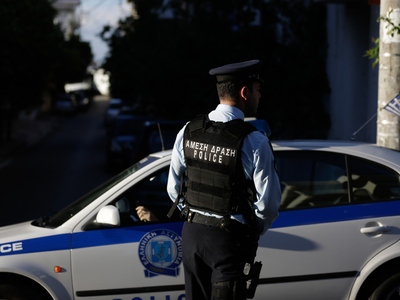 Ναύπακτος: 17 αστυνομικοί σε καραντίνα γ...
