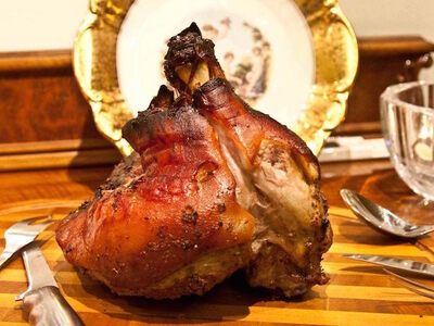 Κότσι χοιρινο με τραγανή πέτσα