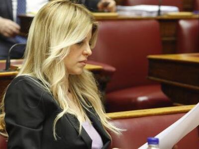 Η Έλενα Ράπτη μιλά για τη σχέση της με τ...