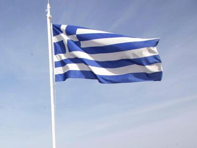 Η τεράστια γαλανόλευκη Ελληνική σημαία κ...