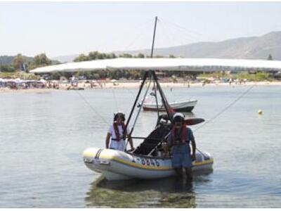 Ζάκυνθος: Μια βάρκα έξω από τα... νερά της