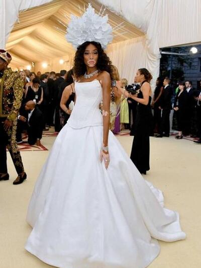 ΓΟΥΙΝΙ ΧΑΡΛΟΟΥ ΜΕ TOMMY HILFIGER