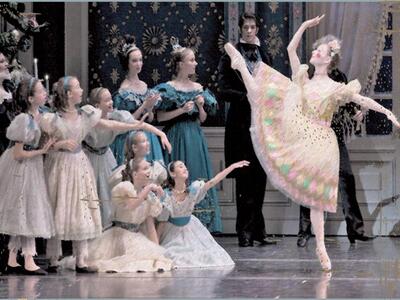 Η σχολή της Κατερίνας Αναλυτή παρουσιάζε...