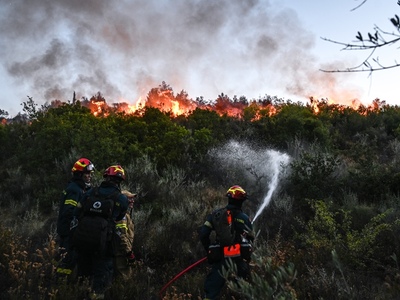 Φωτιές: Μάχη στη Χίο, δύσκολη η κατάστασ...