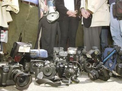 Το Reuters αποκαλύπτει τη διαπλοκή των μ...