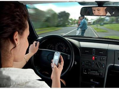 1 στους 3 οδηγούς μιλούν στο κινητό τους...