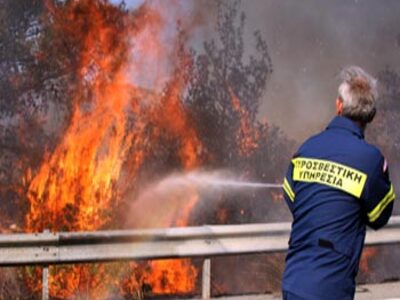 Μεγάλη φωτιά στο Carrefour Πάτρας