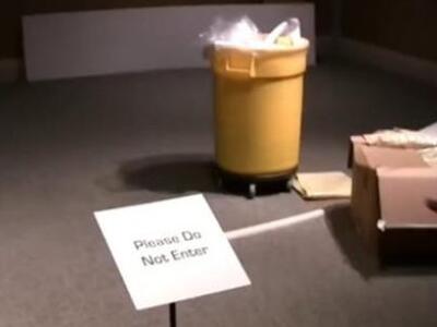 Καθαρίστρια πέταξε έργα τέχνης γιατί τα ...