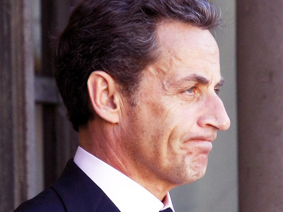 Ο Σαρκοζί απαντά στις κατηγορίες περί πα...