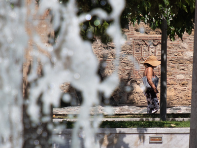 Καύσωνας: Περίπου 2.300 άνθρωποι φέρεται...