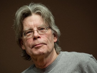 Ο Στίβεν Κινγκ βοηθά παιδιά να εκδώσουν ...