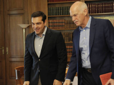 Ο Γιώργος Παπανδρέου διαψεύδει συνομιλίε...