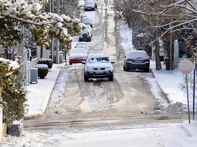 «Άσπρισαν» τα βόρεια προάστια: Παγωμένοι...
