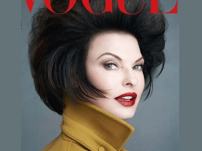 Mε 6 cover stars η επετειακή Vogue Itali...