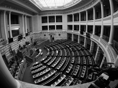 LIVE - Βουλή: Στην Ολομέλεια το νομοσχέδ...