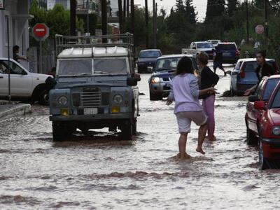 Καταστροφική καταιγίδα στον Βόλο - Δεν υ...