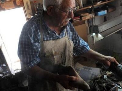 Ηλεία: Αναβιώνουν η μοδίστρα κι ο τσαγκάρης!