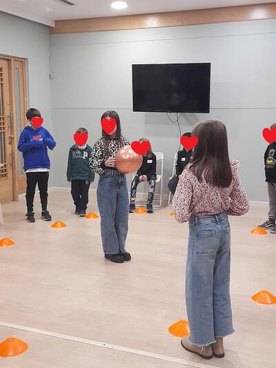 Μουσικοκινητική δράση: Ο χορός των μπαχαρικών.