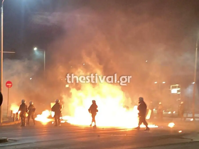 Θεσσαλονίκη: Επεισόδια με δεκάδες μολότο...