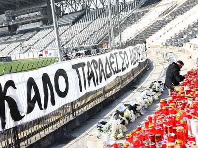 Ένα πανό για τους νεκρούς του ΠΑΟΚ από ο...