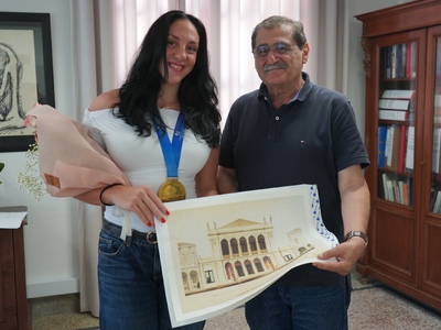 Ο Δήμαρχος Πατρέων Κώστας Πελετίδης υποδ...