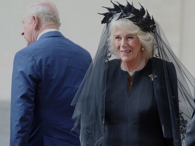 H Kαμίλα προσευχήθηκε με τον Πάπα- το αν...