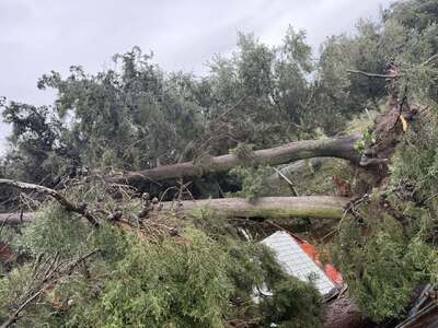 Ανεμοστρόβιλος «χτύπησε» το Μεσολόγγι: Κ...
