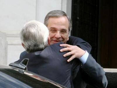 Αγκαλιές και φιλιά στη συνάντηση Σαμαρά ...