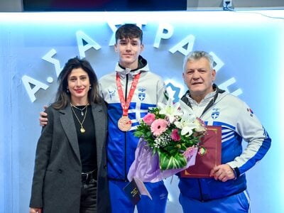 ΘΕΡΜΗ ΥΠΟΔΟΧΗ ΣΤΗΝ ΑΣΤΡΑΠΗ ΠΑΤΡΩΝ: Κατέκτησε το χάλκινο μετάλλιο στο Πανευρωπαϊκό Πρωτάθλημα Εφήβων ΘΕΡΜΗ ΥΠΟΔΟΧΗ ΣΤΗΝ ΑΣΤΡΑΠΗ ΠΑΤΡΩΝ: Κατέκτησε το χάλκινο μετάλλιο στο Πανευρωπαϊκό Πρωτάθλημα Εφήβων