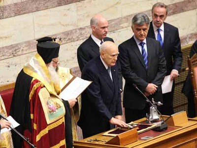 Ορκίστηκε ο Κάρολος Παπούλιας