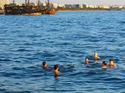 Θεσσαλονίκη: Παρέα νεαρών βούτηξε στον Θ...